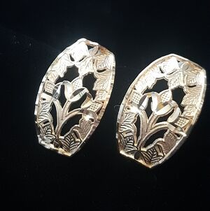 Vintage 14K Elegant Gold Floral Earrings